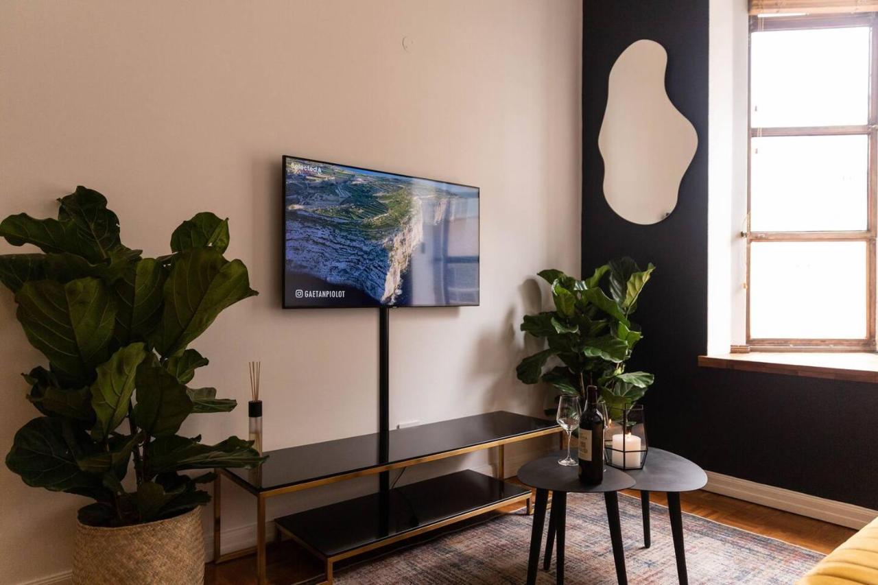 Apartment Duplex Delight *